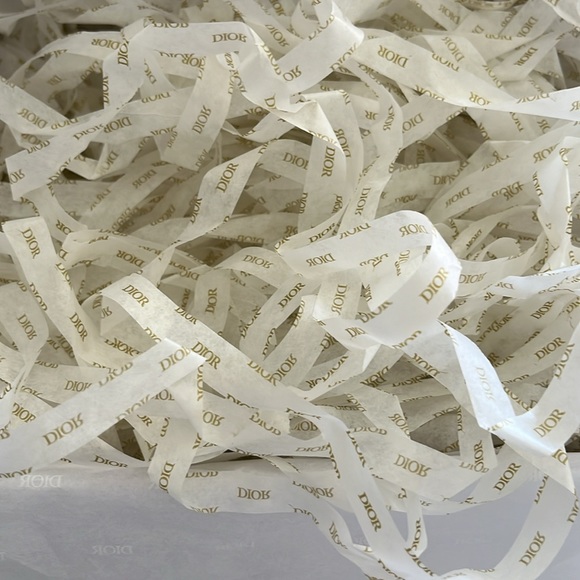 Dior White Pebble Gold Lettering Gift Box With Lid Large - Picture 3 of 9